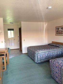 Mini Golden Inns Motel Hungry Horse Экстерьер фото